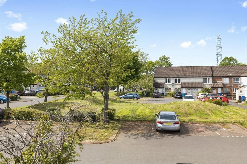 Limebank Park, East Calder 1 bed flat £595 pcm (£137 pw)