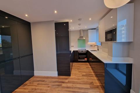 2 bedroom flat to rent - Heather Gardens, London, NW11