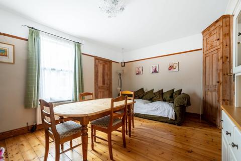 17 Percy Road, Guildford, GU2 9PA