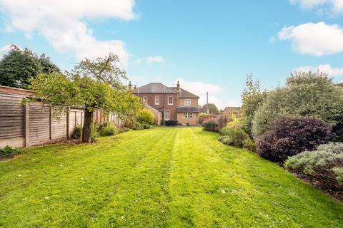 17 Percy Road, Guildford, GU2 9PA