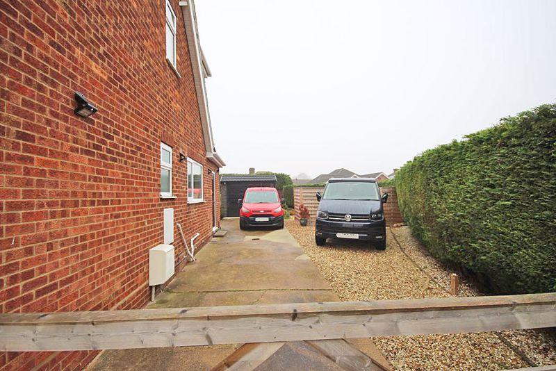 Driveway to side