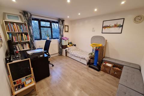 2 bedroom flat for sale - Buckingham Road, Edgware
