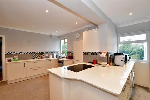 16 Greentrees Avenue, Tonbridge, TN10 4ND
