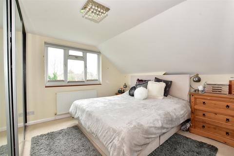 16 Greentrees Avenue, Tonbridge, TN10 4ND