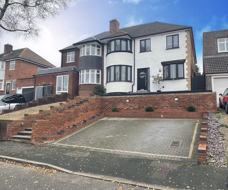 Plants Brook Road, Sutton Coldfield, B76 1EX 4 bed semidetached house