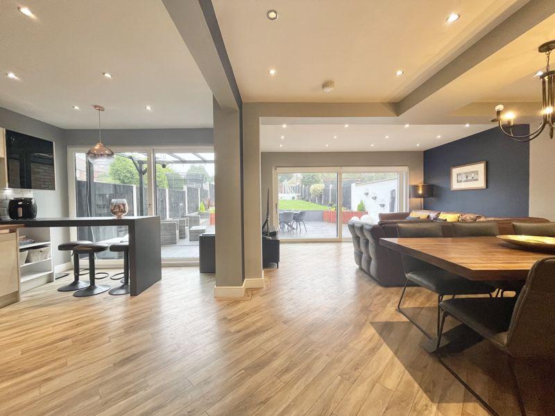 Plants Brook Road, Sutton Coldfield, B76 1EX 4 bed semidetached house