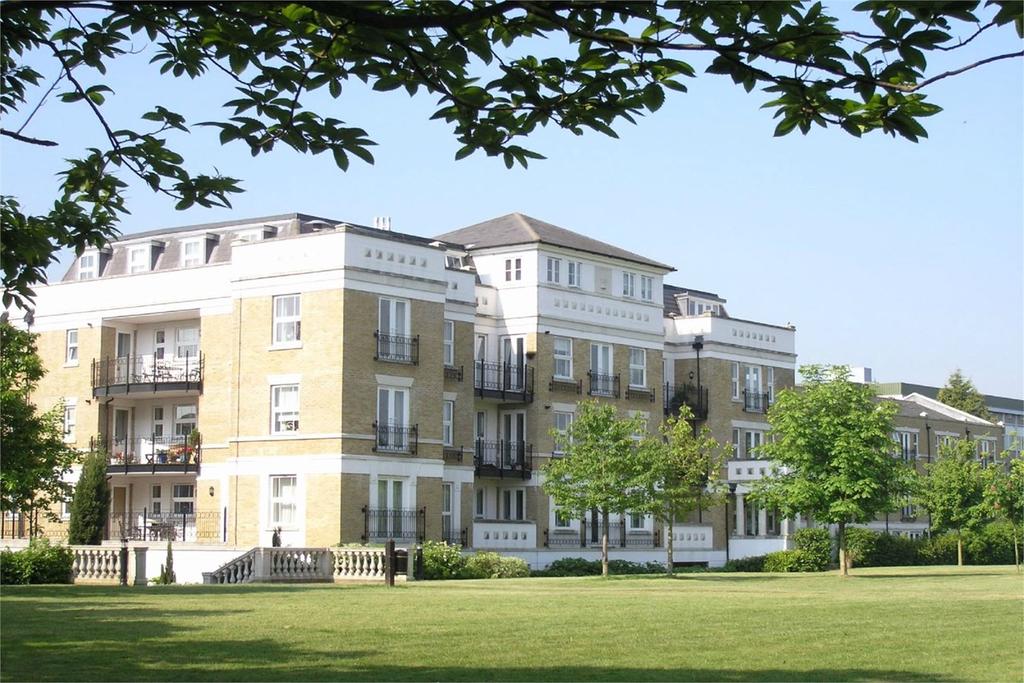 St Martins Lane, Beckenham, BR3 2 bed apartment £2,800 pcm (£646 pw)