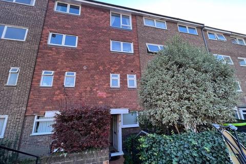 4 bedroom terraced house to rent - Capstan Square, London