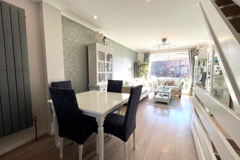 4 bedroom terraced house to rent - Capstan Square, London
