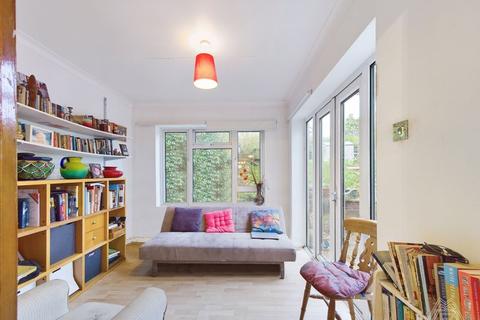 11 Chapmans Crescent, Chesham, HP5 2QU