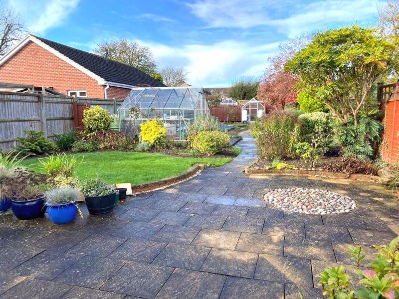 Newlands Avenue, Didcot 3 bed semidetached house £379,950