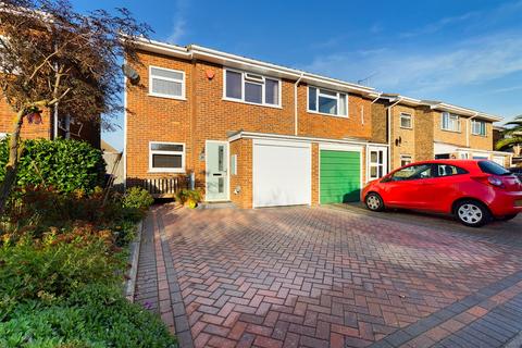 3 bedroom semi-detached house for sale - Briary Close, Margate, CT9