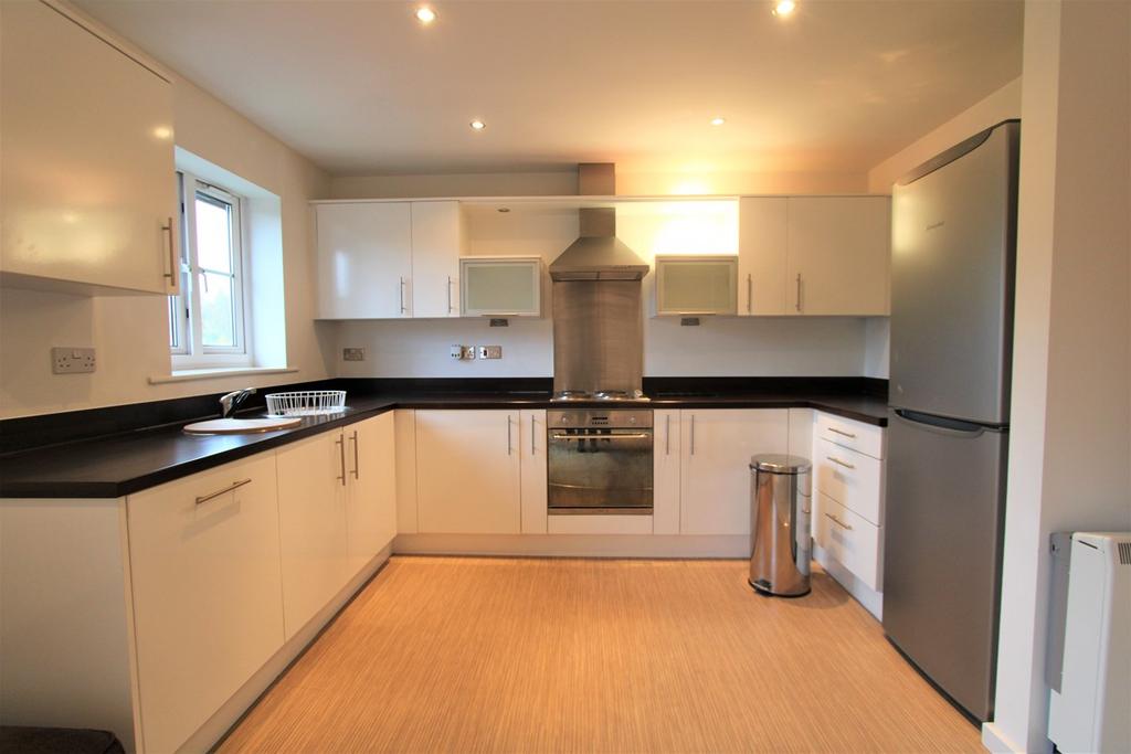 Waterside Gardens, Bolton, BL1 2 bed flat £100,000