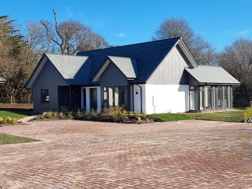 Kenwith Meadows, Abbotsham, Bideford, Devon, EX39 2 bed bungalow £420,000