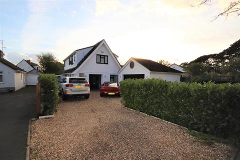 4 bedroom detached house for sale - Turbary Road, Ferndown