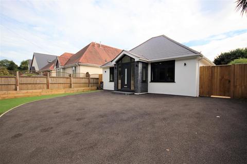 3 bedroom detached bungalow for sale - Christchurch Road, Ferndown