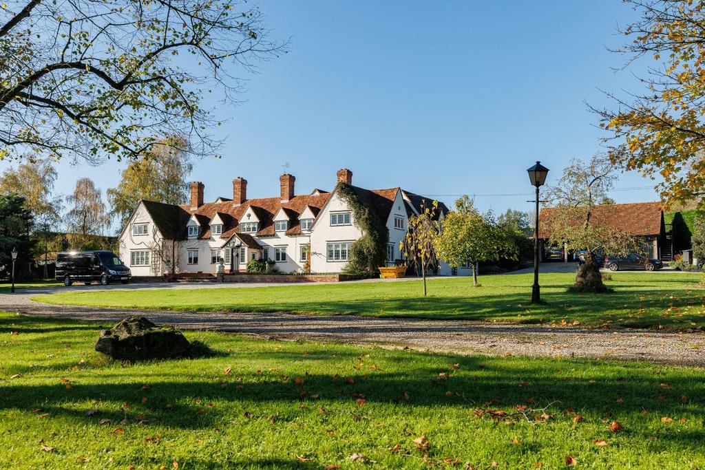 Pyes Farm, Barnston, DUNMOW 7 bed detached house to rent £6,000 pcm