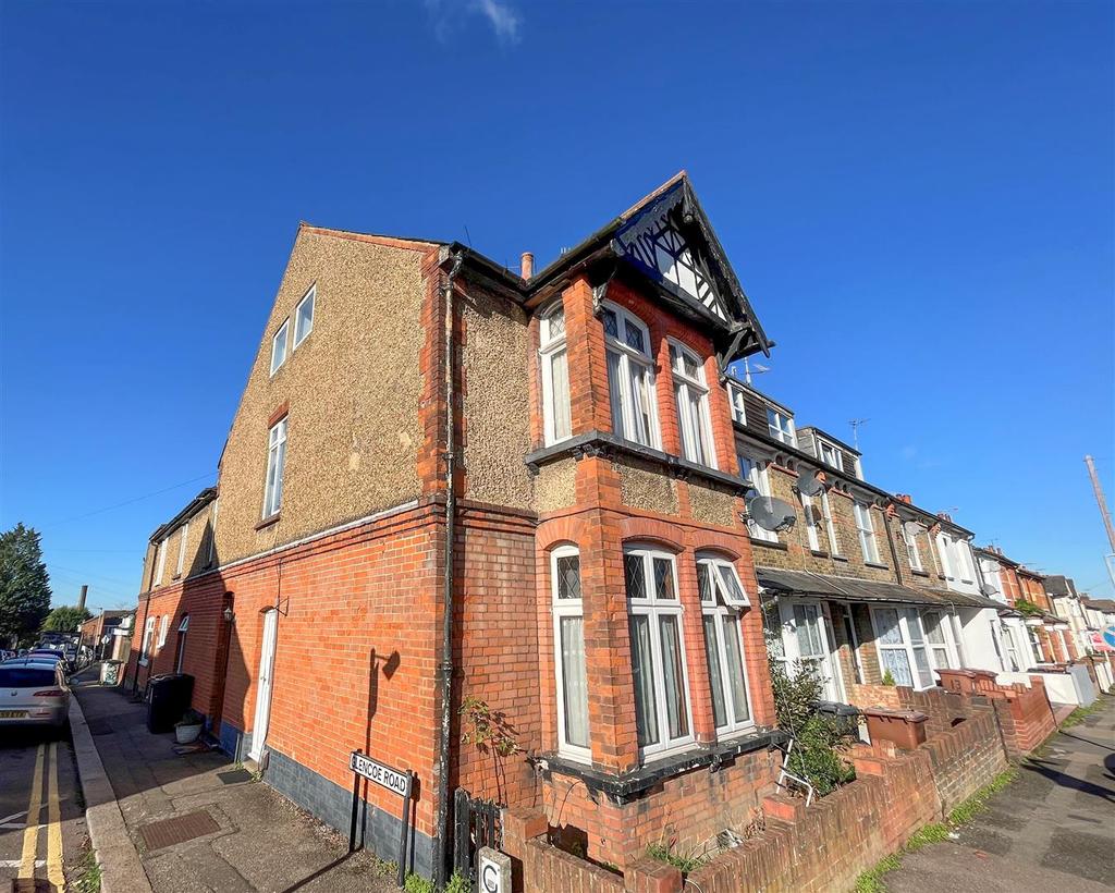 Glencoe Road, Bushey 3 bed £385,000
