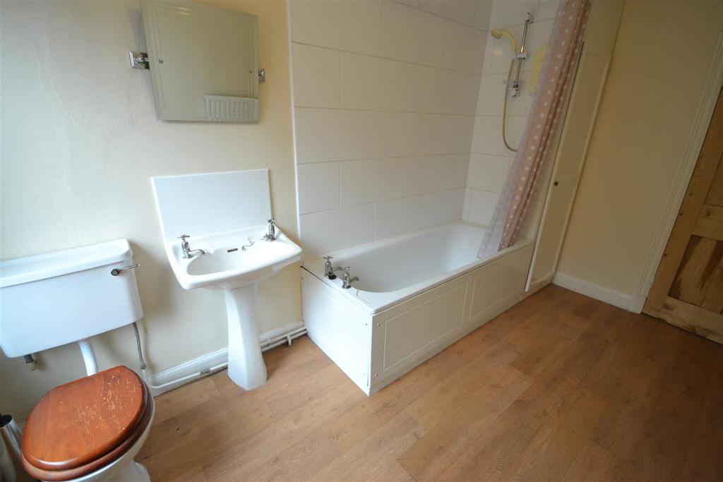 Bathroom suite