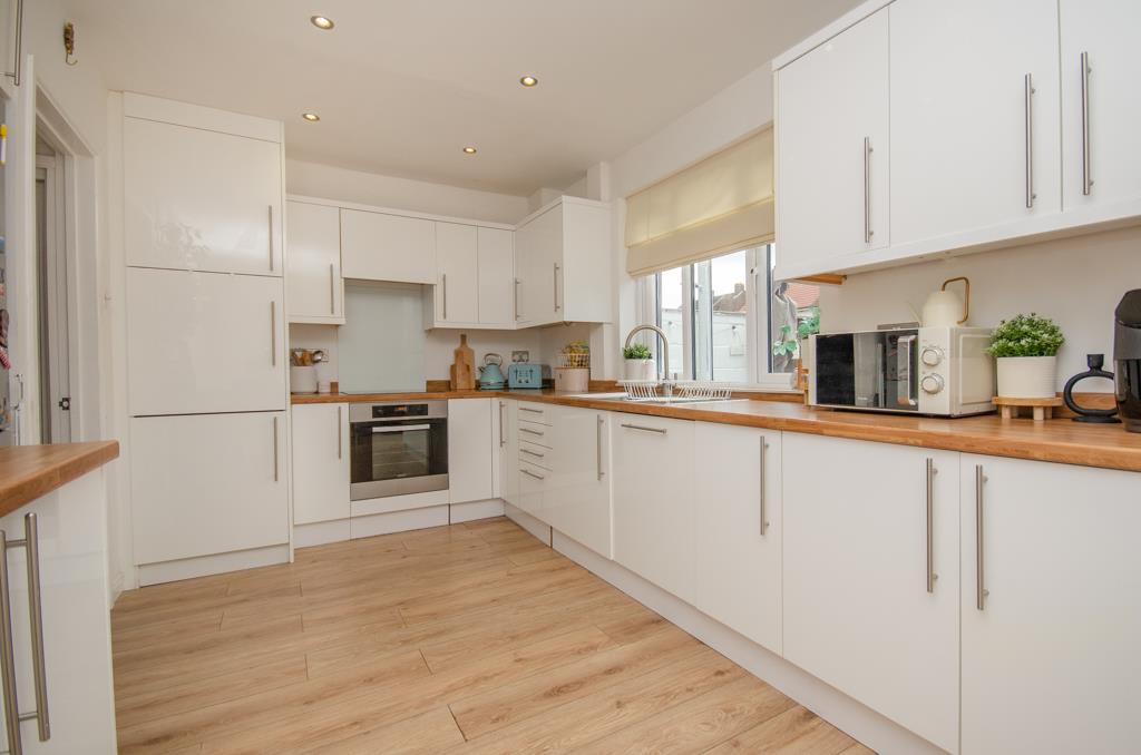 Kitchen 2.jpg