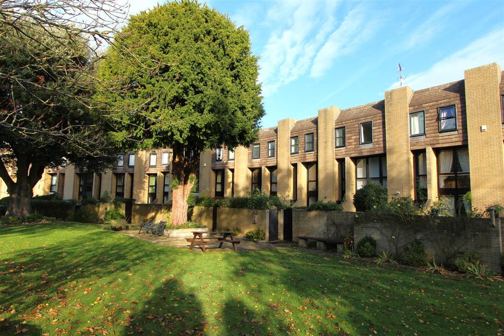 Old Vicarage Green, Keynsham, Bristol 3 bed house £350,000