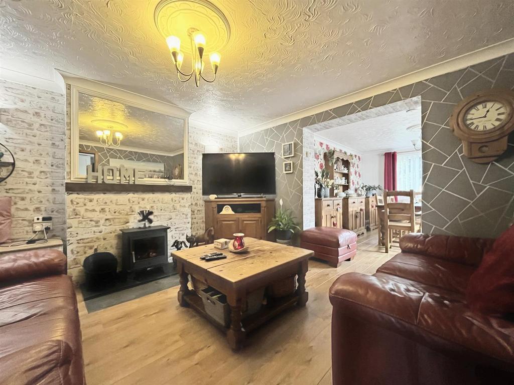 Whitefield Close, Bridgend, Stonehouse 3 bed semidetached bungalow £