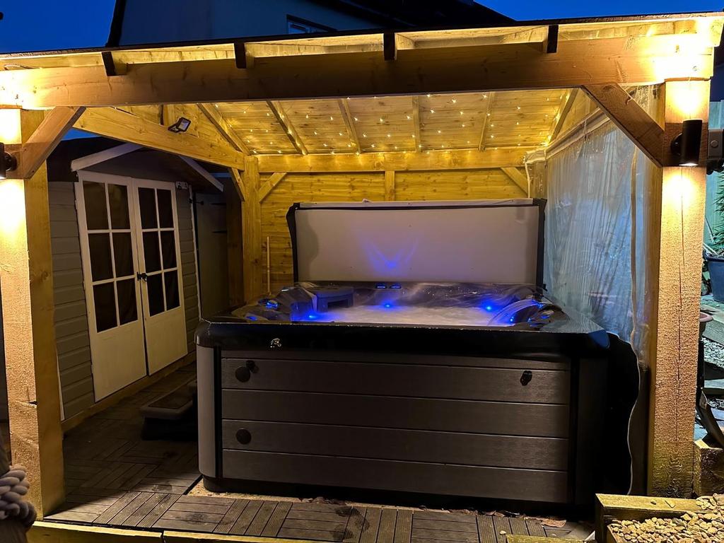 Hot tub2.jpg
