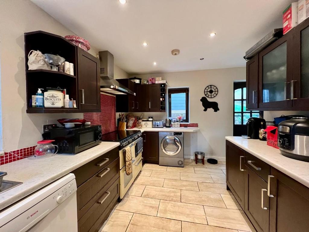 Kitchen2.jpg