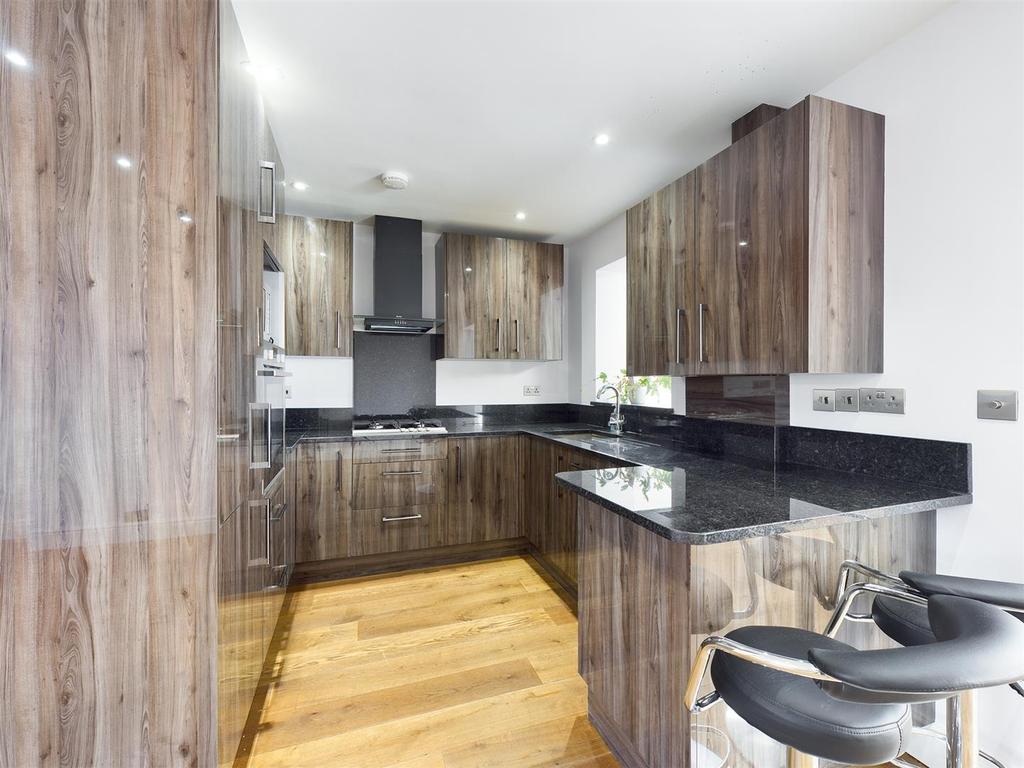 Parkway, New Addington, Croydon, Surrey 3 bed semidetached house for
