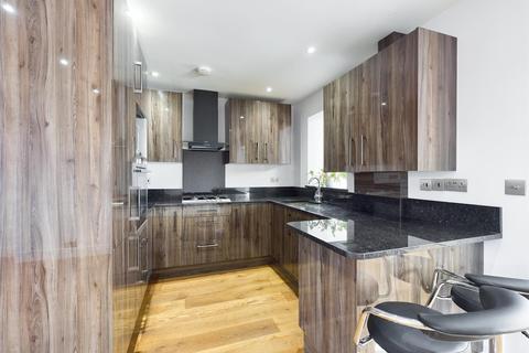 26 Parkway, New Addington, Croydon, CR0 0LA