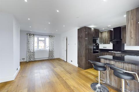 26 Parkway, New Addington, Croydon, CR0 0LA
