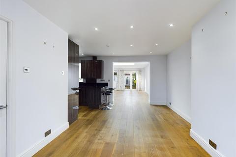 26 Parkway, New Addington, Croydon, CR0 0LA