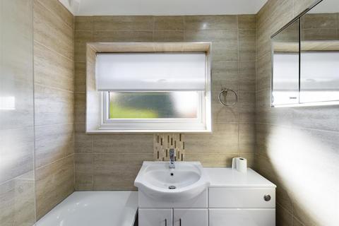 26 Parkway, New Addington, Croydon, CR0 0LA