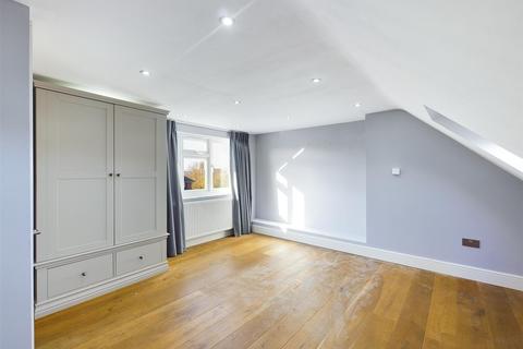 26 Parkway, New Addington, Croydon, CR0 0LA