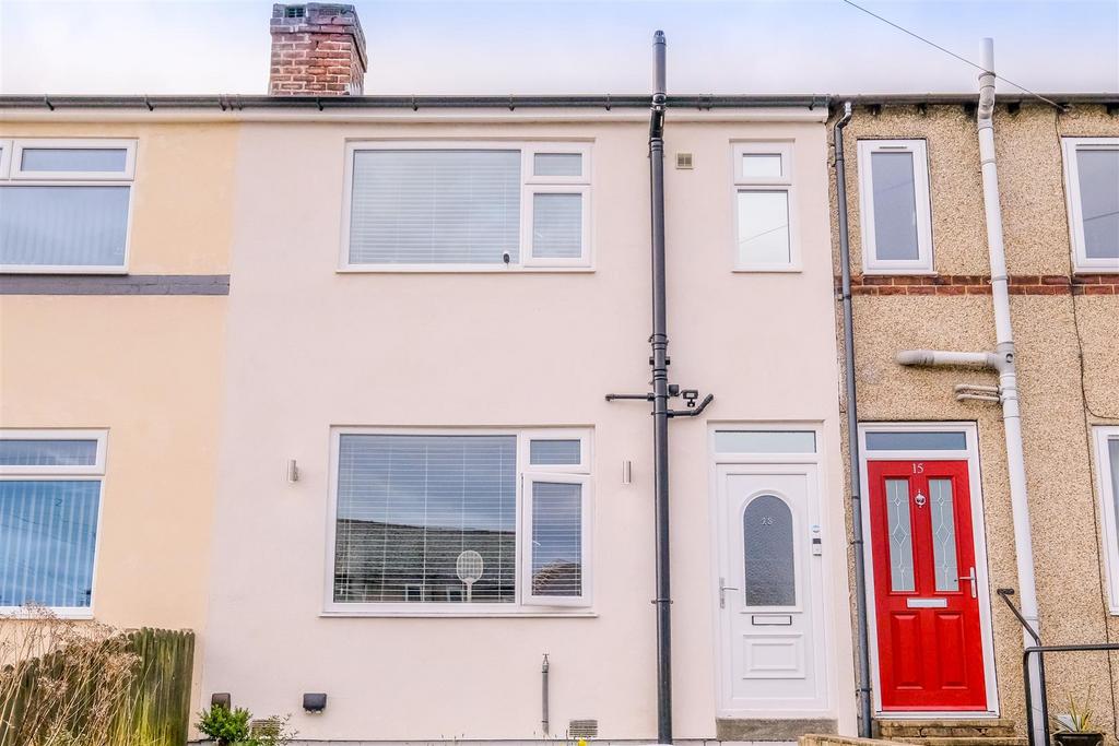 Lindley Avenue, Lindley, Huddersfield, HD3 3 bed terraced house for