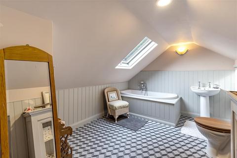 Oaklea Bellaire, Barnstaple, EX31 1QZ