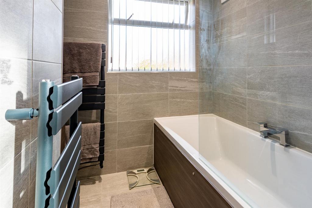 Bathroom DSC 6466-HDR.jpg