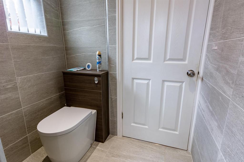 Bathroom DSC 6467-HDR.jpg