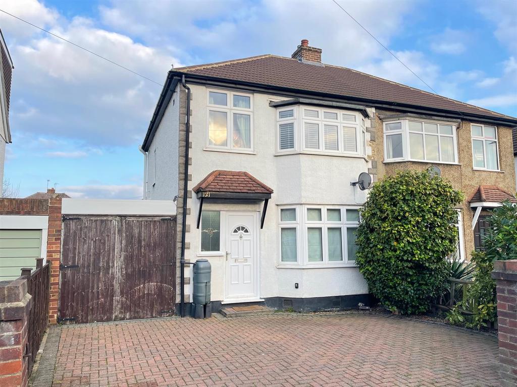 Cottimore Lane, WaltonOnThames 3 bed semidetached house £595,000