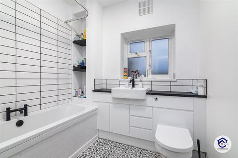 Flat 9, Preston House Uvedale Road, Dagenham, RM10 7QB