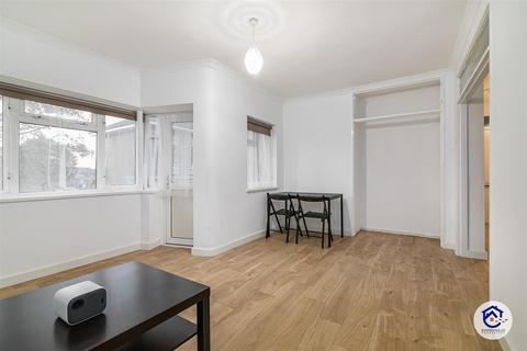 Flat 9, Preston House Uvedale Road, Dagenham, RM10 7QB