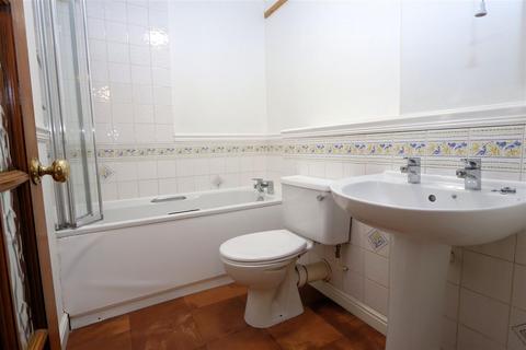 2 bedroom flat to rent - Woodland Grove, Epping