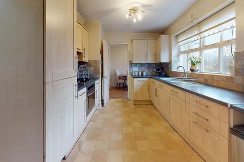 3 bedroom detached house for sale - Long Meadows, Burley in Wharfedale, Ilkley, LS29 7RY