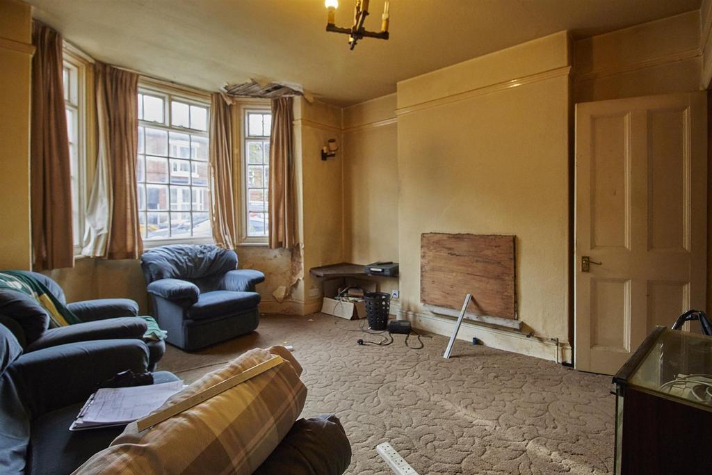 Clarendon Road, Hinckley 2 bed terraced house £135,000