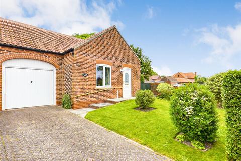 2 bedroom semi-detached bungalow for sale - Church Close, Wetwang, Driffield