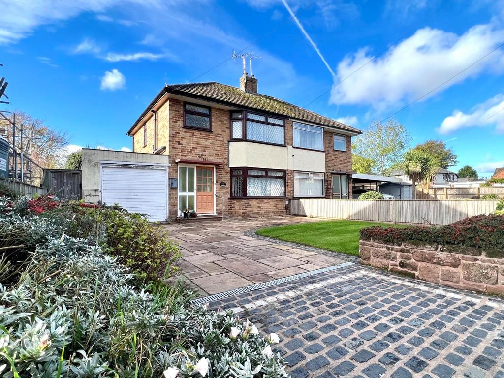 Hadlow Road, Willaston, Neston 3 bed house for sale £300,000