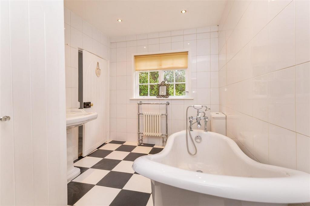 Peacocks Farm (15).jpg