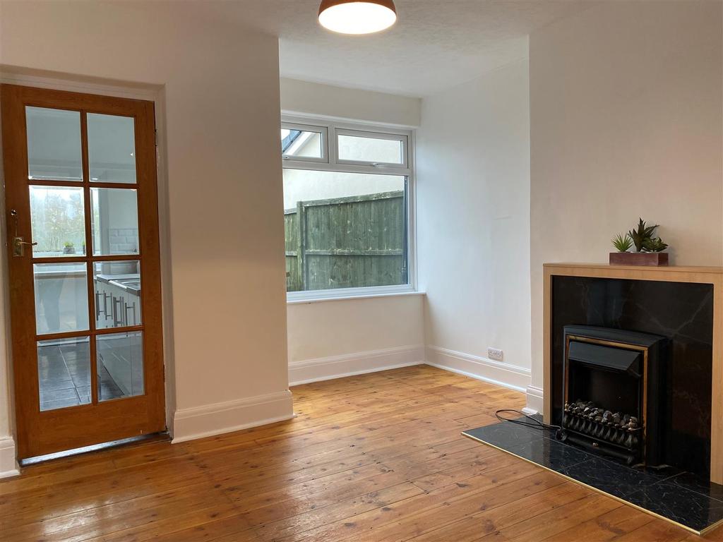Willerby Road 2 bed semidetached house £750 pcm (£173 pw)