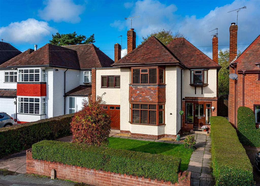 4 Westfield Grove, Wolverhampton 4 bed detached house £435,000