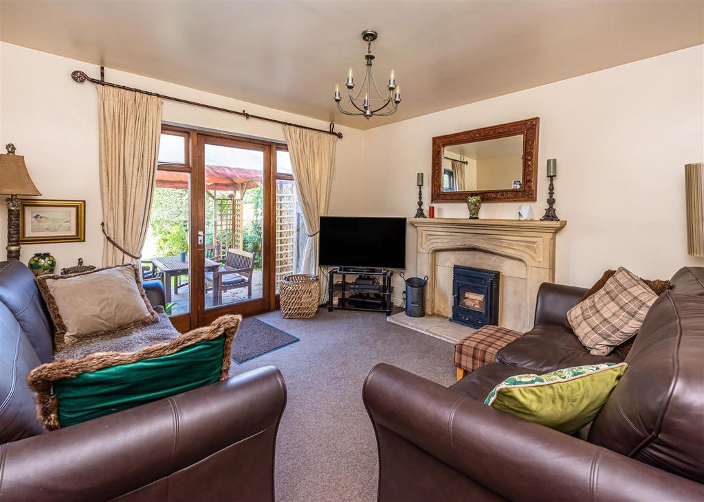 4 Westfield Grove, Wolverhampton 4 bed detached house £435,000
